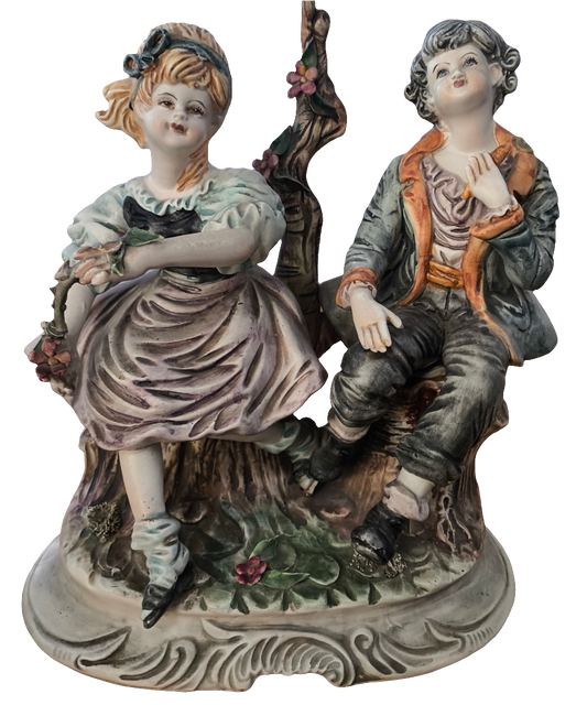 Capodimonte Scultura Ceramica Bambini Seduti Su Tronchi H 23cm