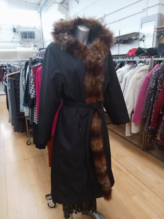 Cappotto Nero Con Bordo Pelliccia Con Cap 52