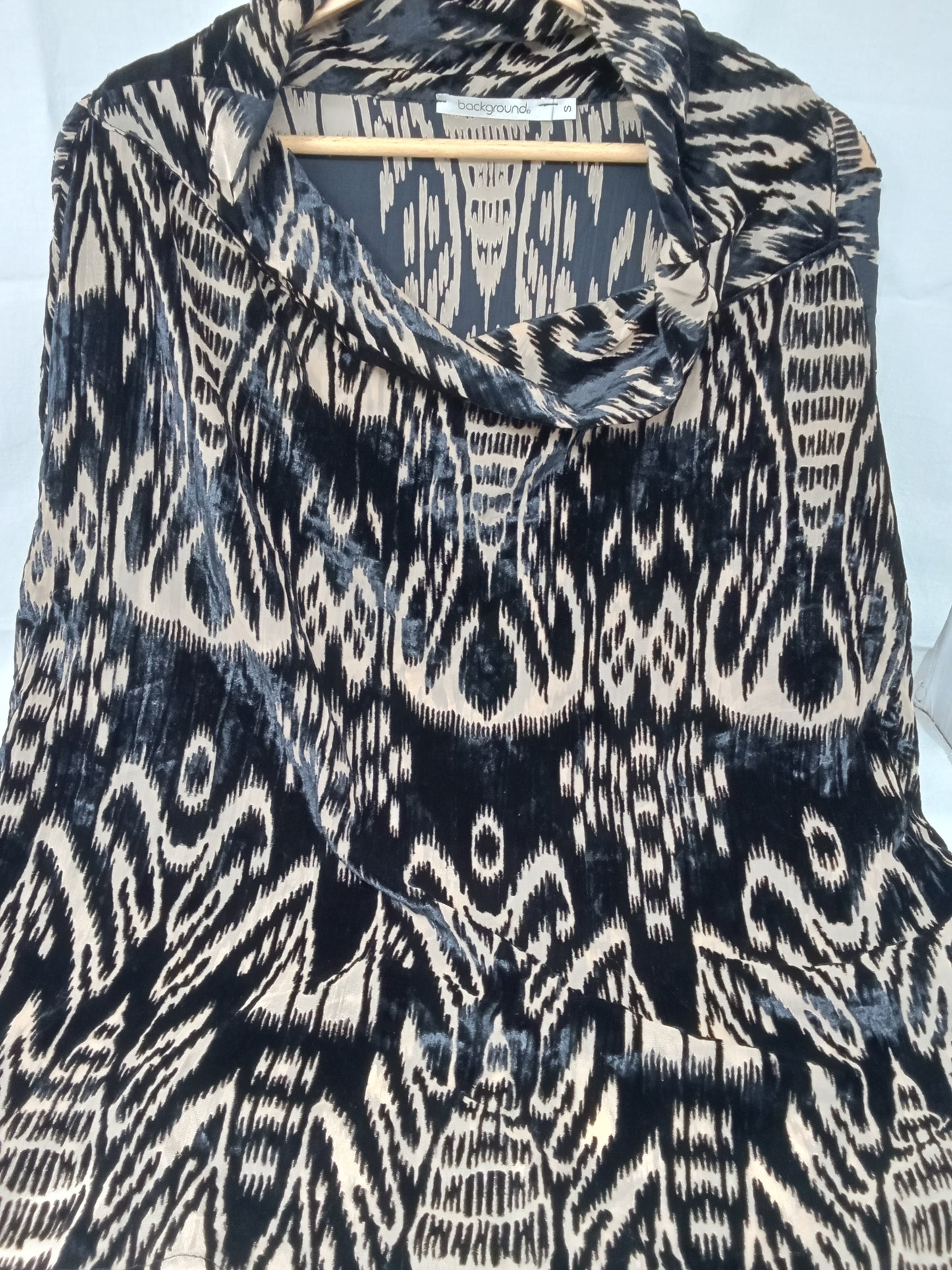 Backgrond Camicietta  Nera Beige S In Velluto