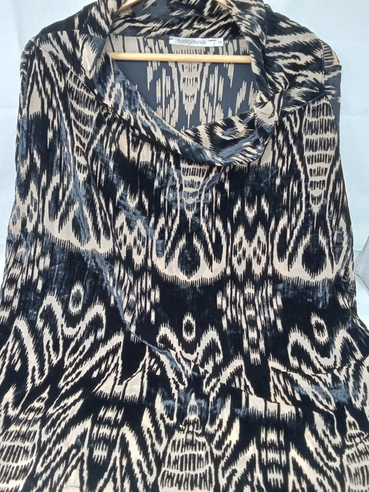 Backgrond Camicietta  Nera Beige S In Velluto