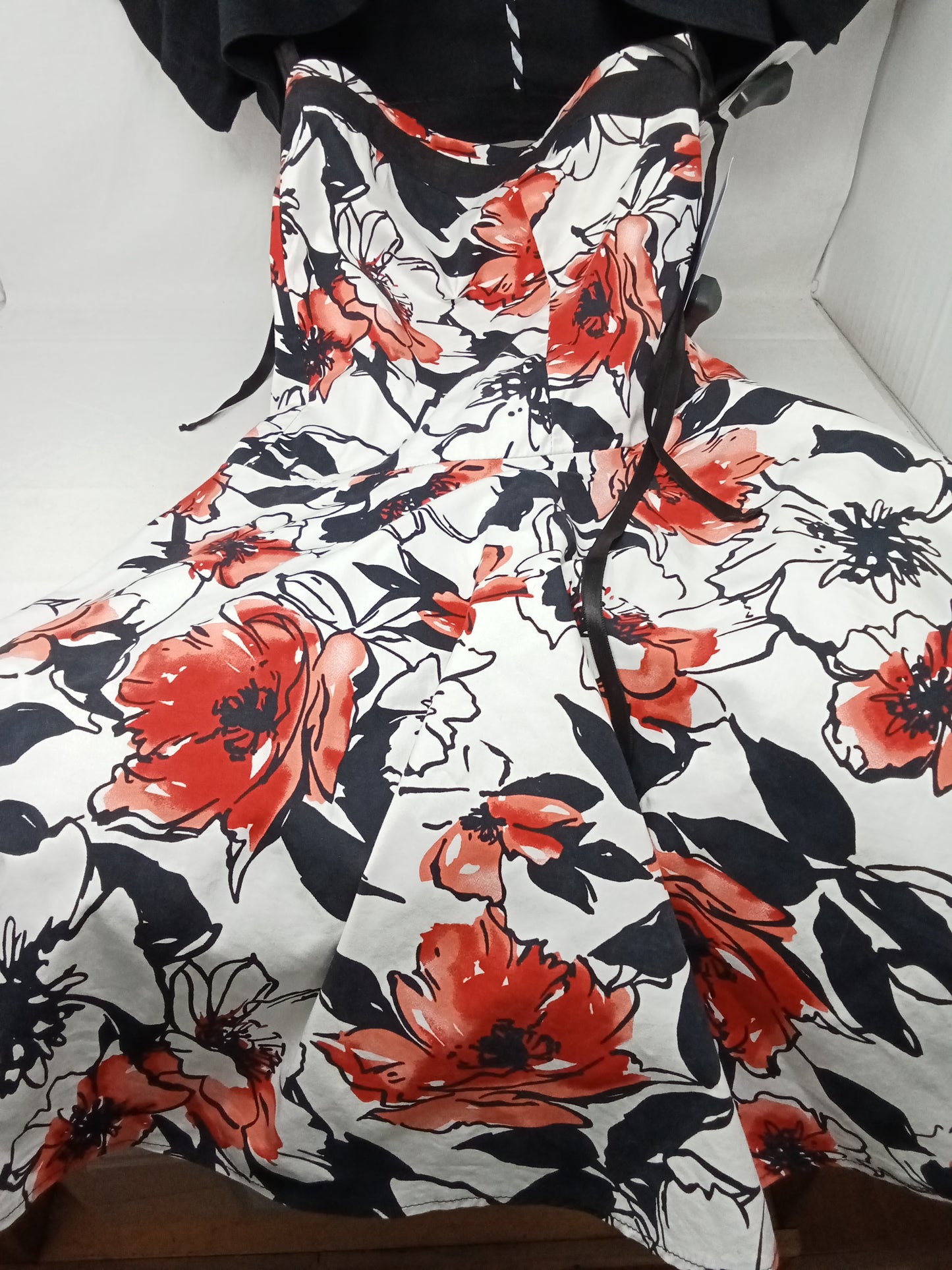 Rinascimento Abito Bco Nero Rosso Fiori L