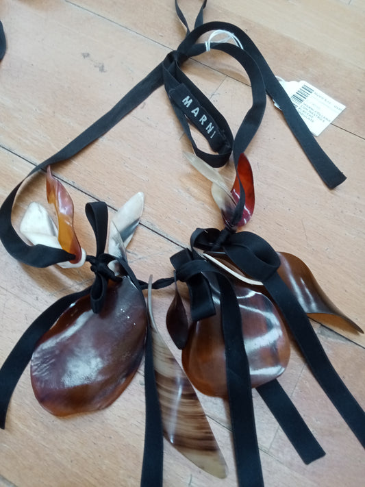 Marni Collana Con Nastro E Placche Ondulate
