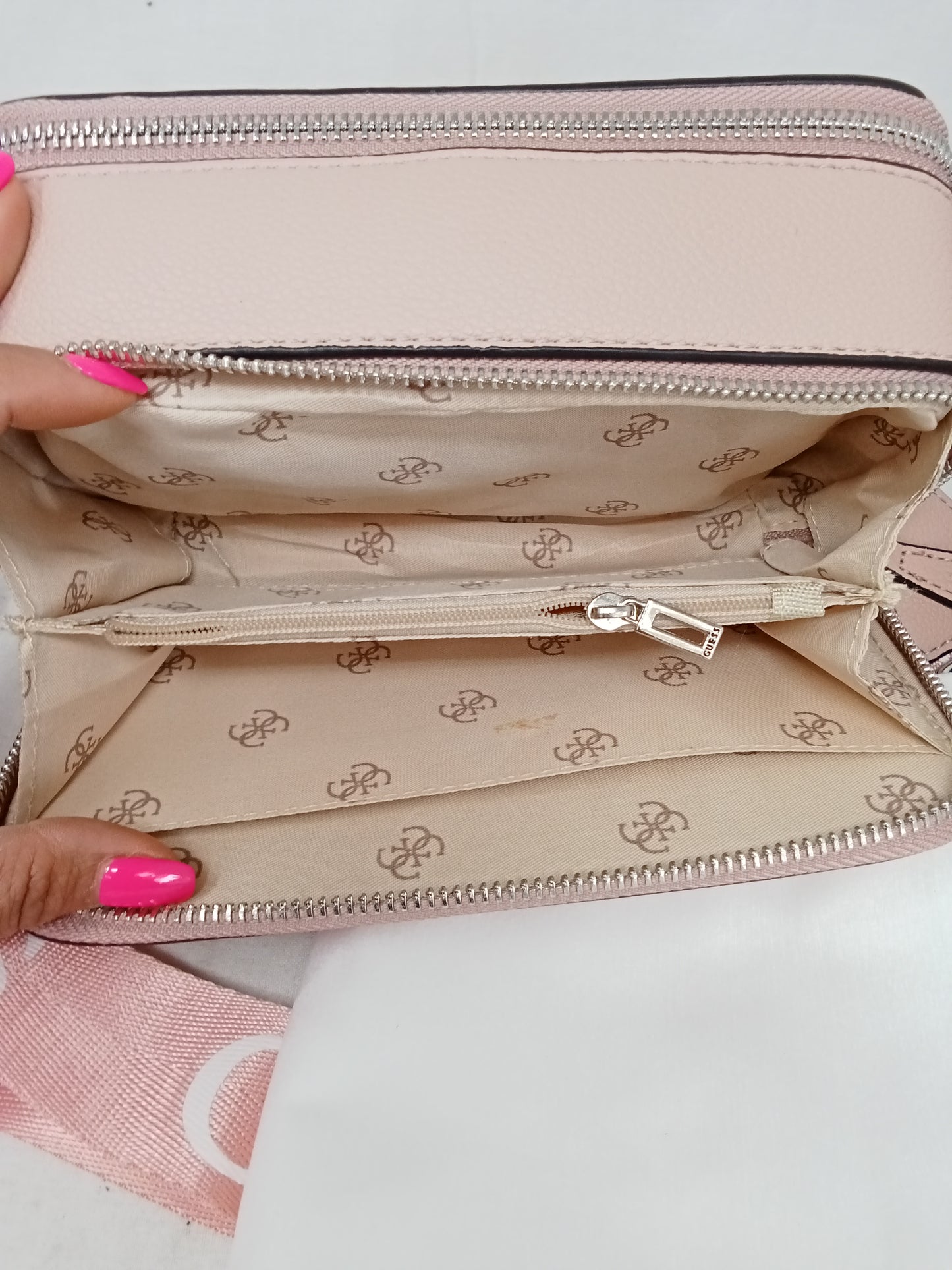 Guess Artemis Mini Borsa Rosa A Tracolla Con Cinturino Regolabile E Chiusura Con Cerniera