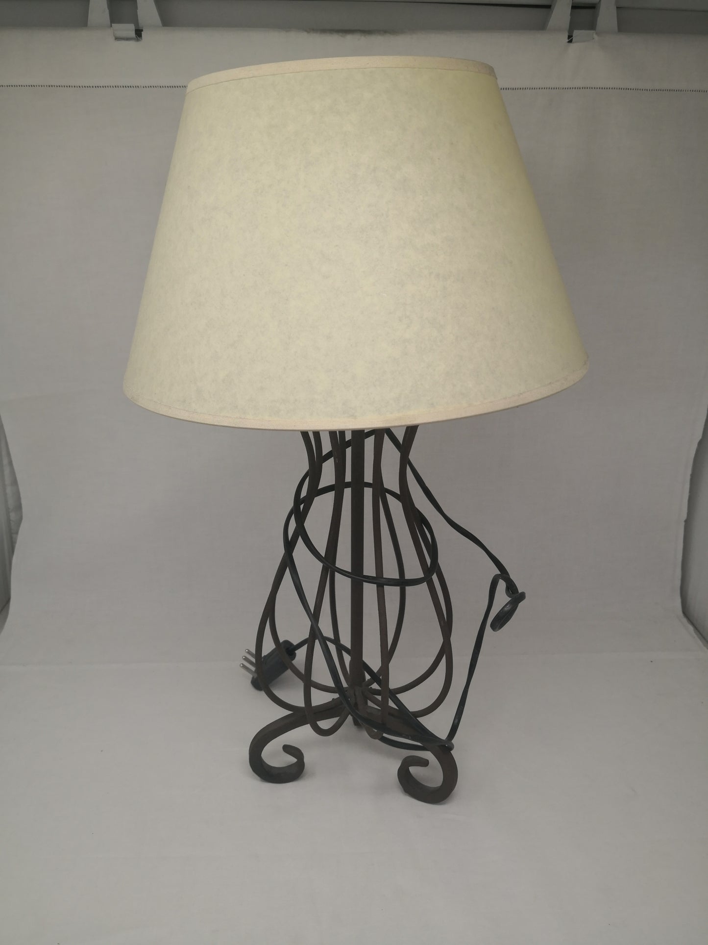 Lampada Da Tavolo In Ferro Battuto