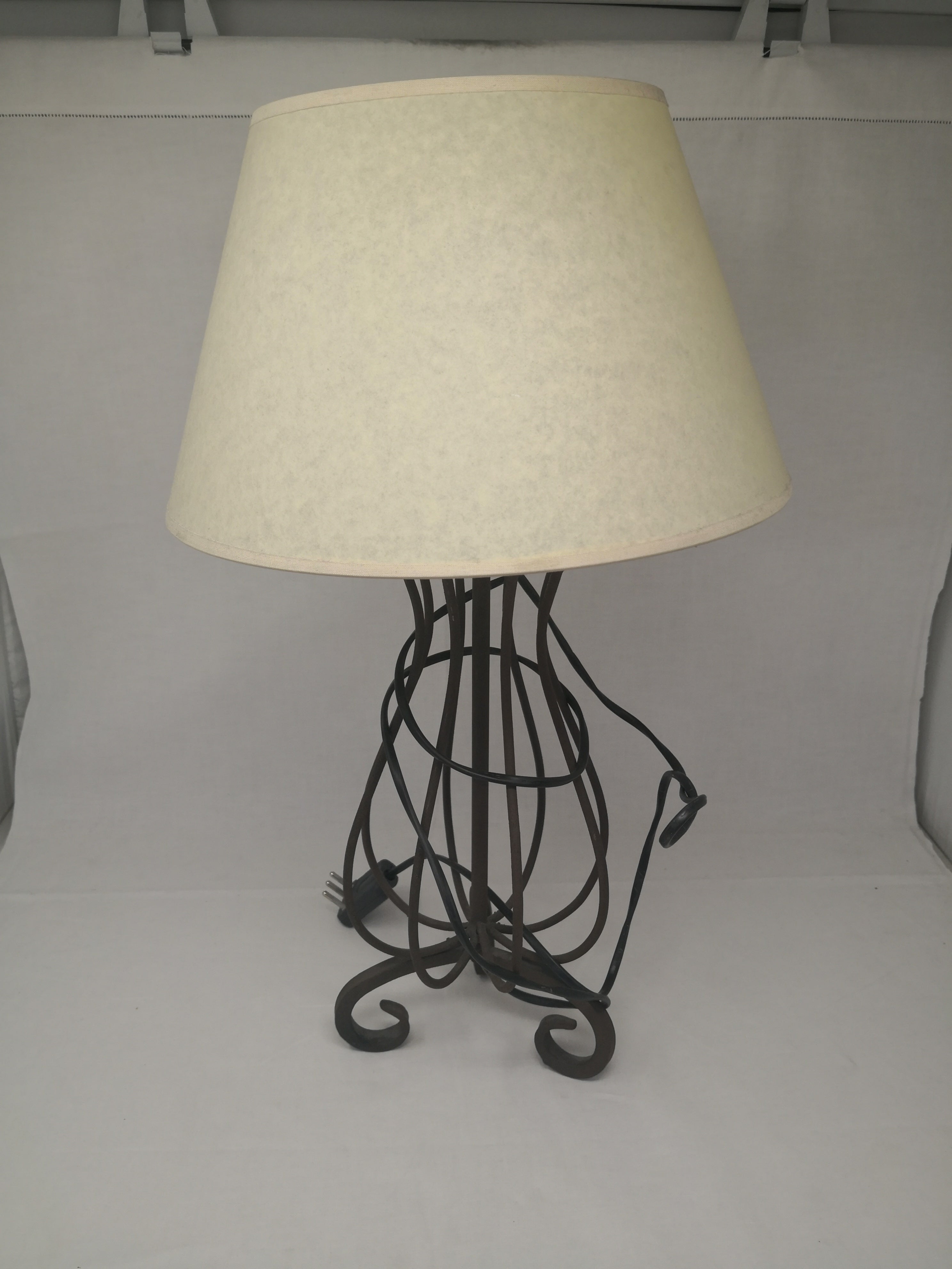 Lampada Da Tavolo In Ferro Battuto