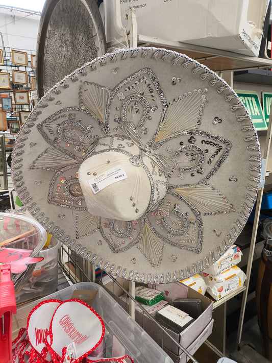 Sombrero Bianco Da Esposizione