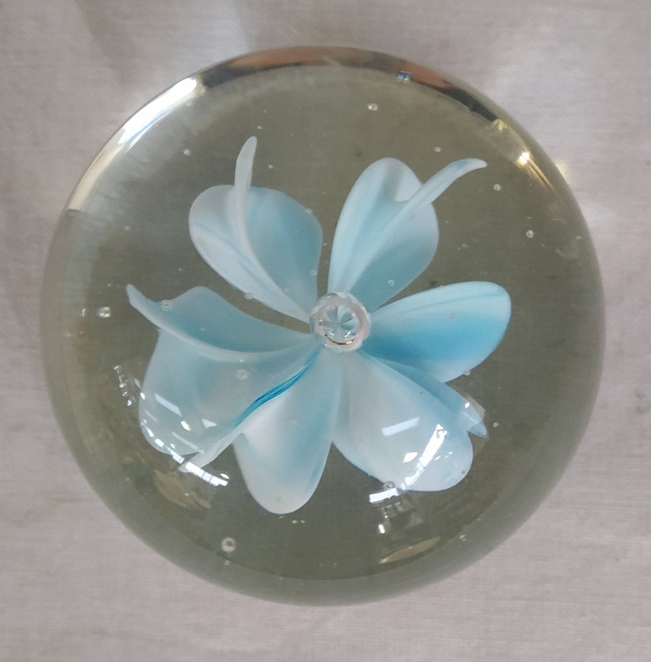 _fermacarte Vetro Murano Con Interno Fiore Petali Bianchi