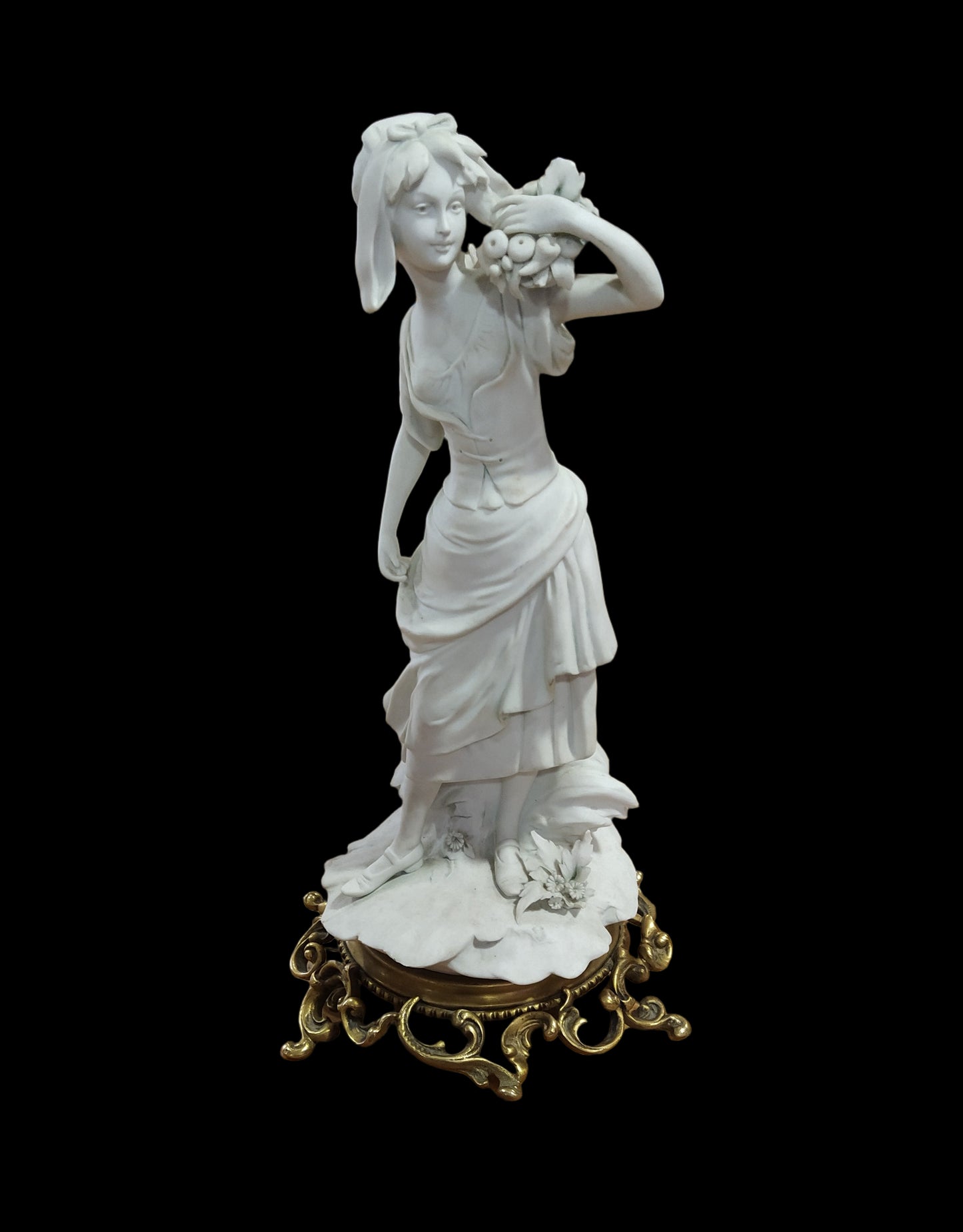 Scultura Bianca Base Bronzo Ragazza Con Frutta H 33cm