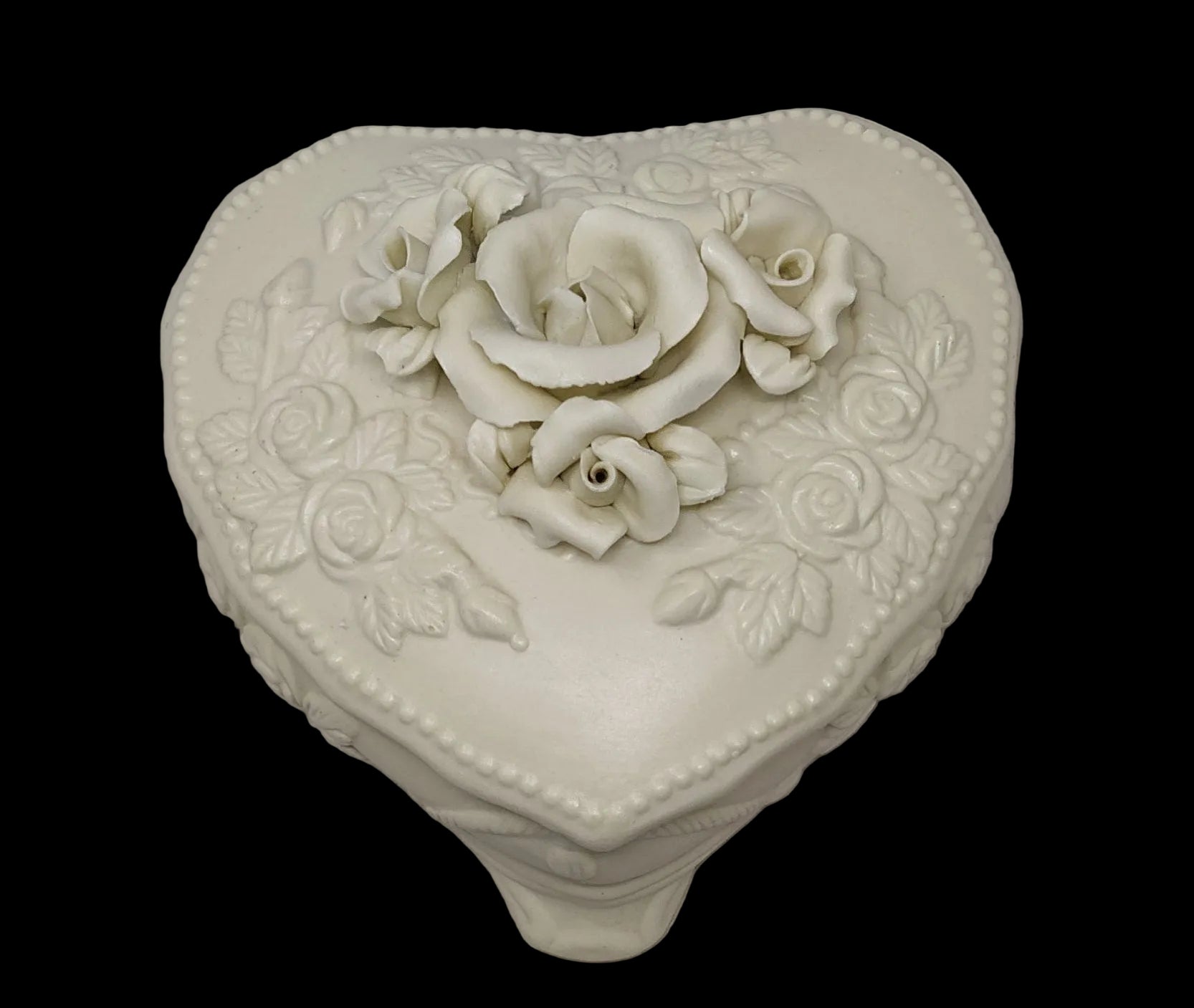 _porta Gioie In Porcellana Biscuit (non Smaltata)  A Forma Di Cuore Con Rose In Rilievo Nuova