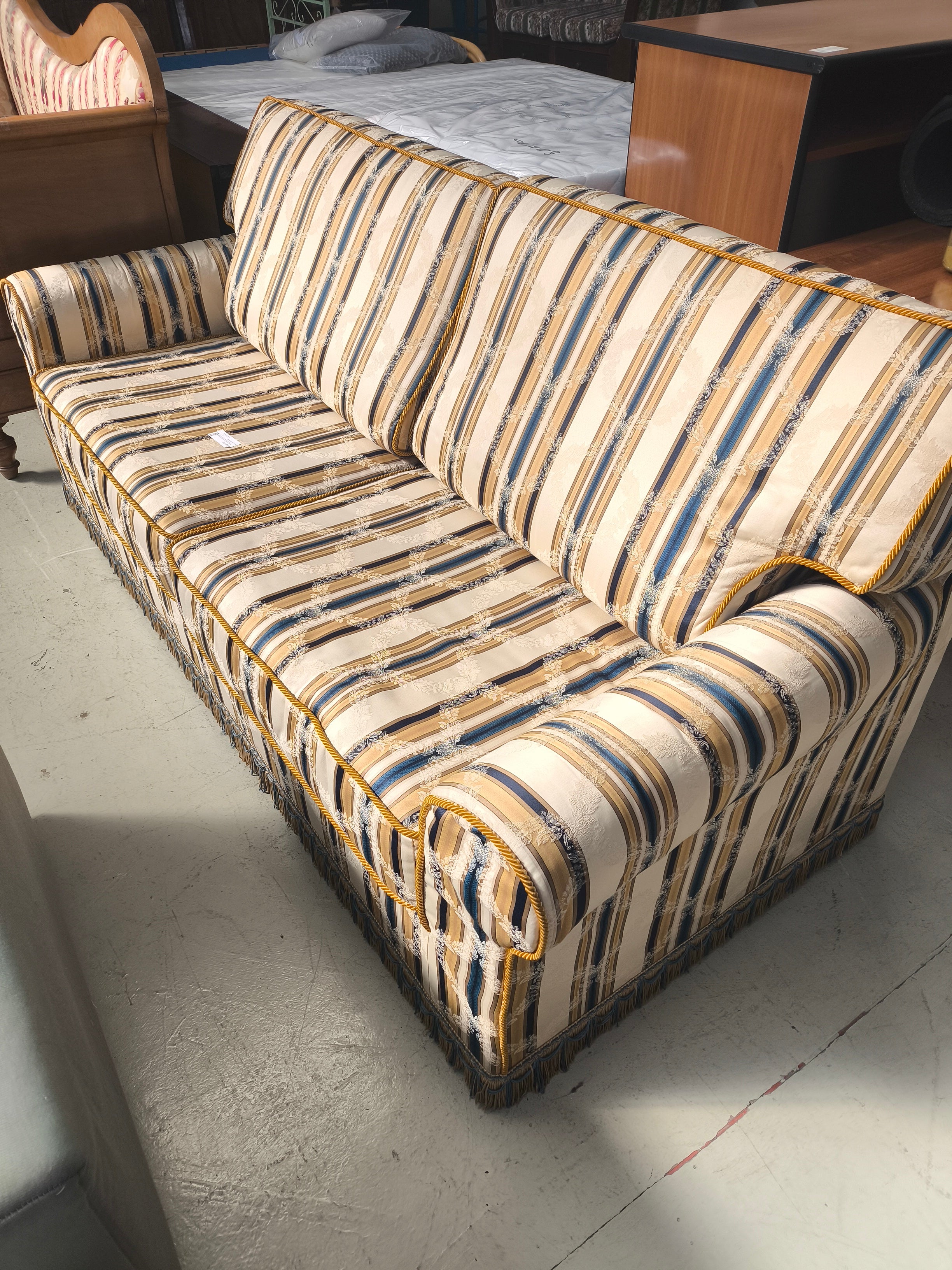 Divano Letto Tessuto Colorato Effige Fiori Bianchi Lxpxh 200x85x90 (materasso 7 Cm) Praticamente Nuovo!!!