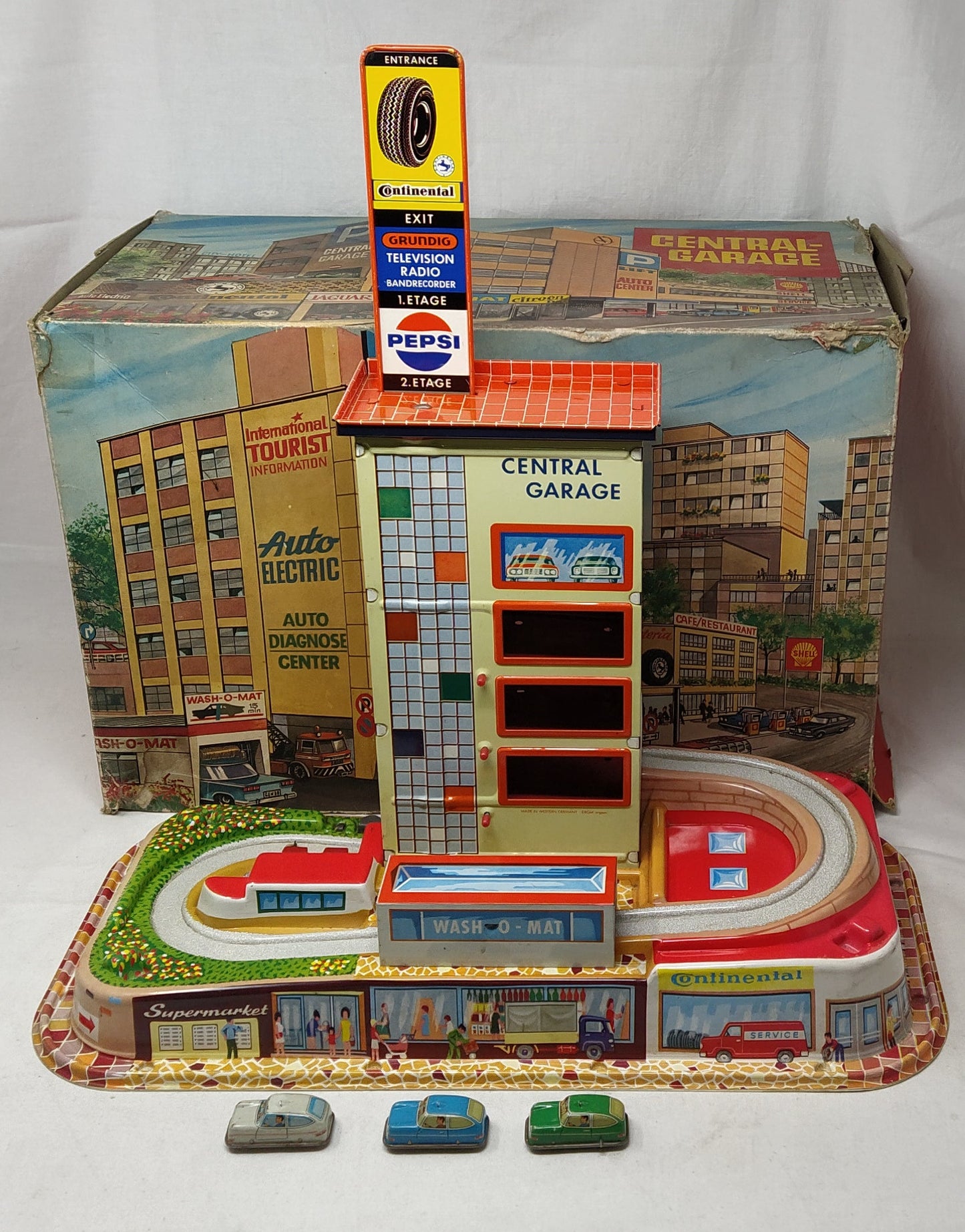 Technofix 327 Central Garage Latta + 3 Macchinine Con Scatola