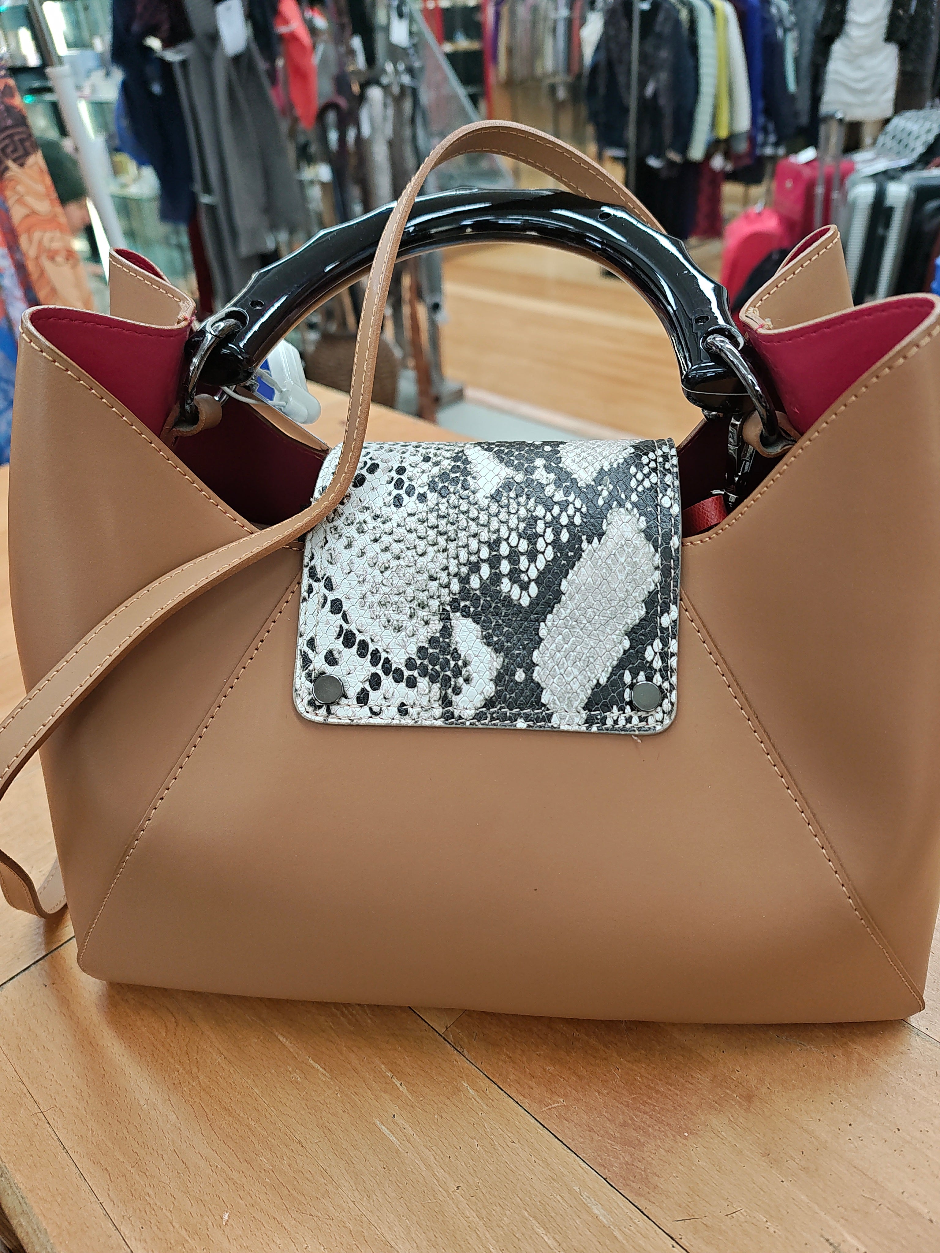Borsa A Tracolla  In Pelle Beige In Terno Bordeaux
