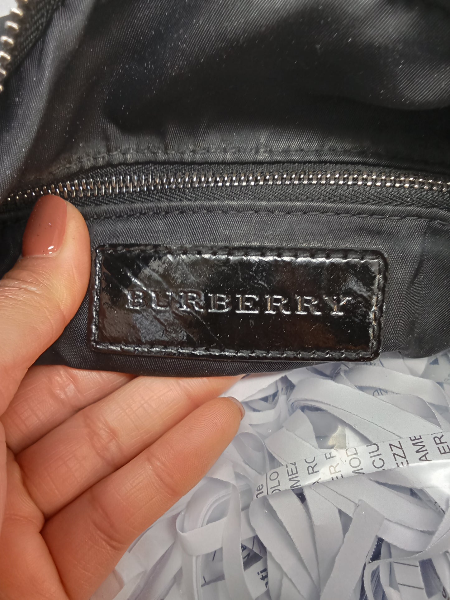 Burberry Borsa A Tracolla Nera In Nylon