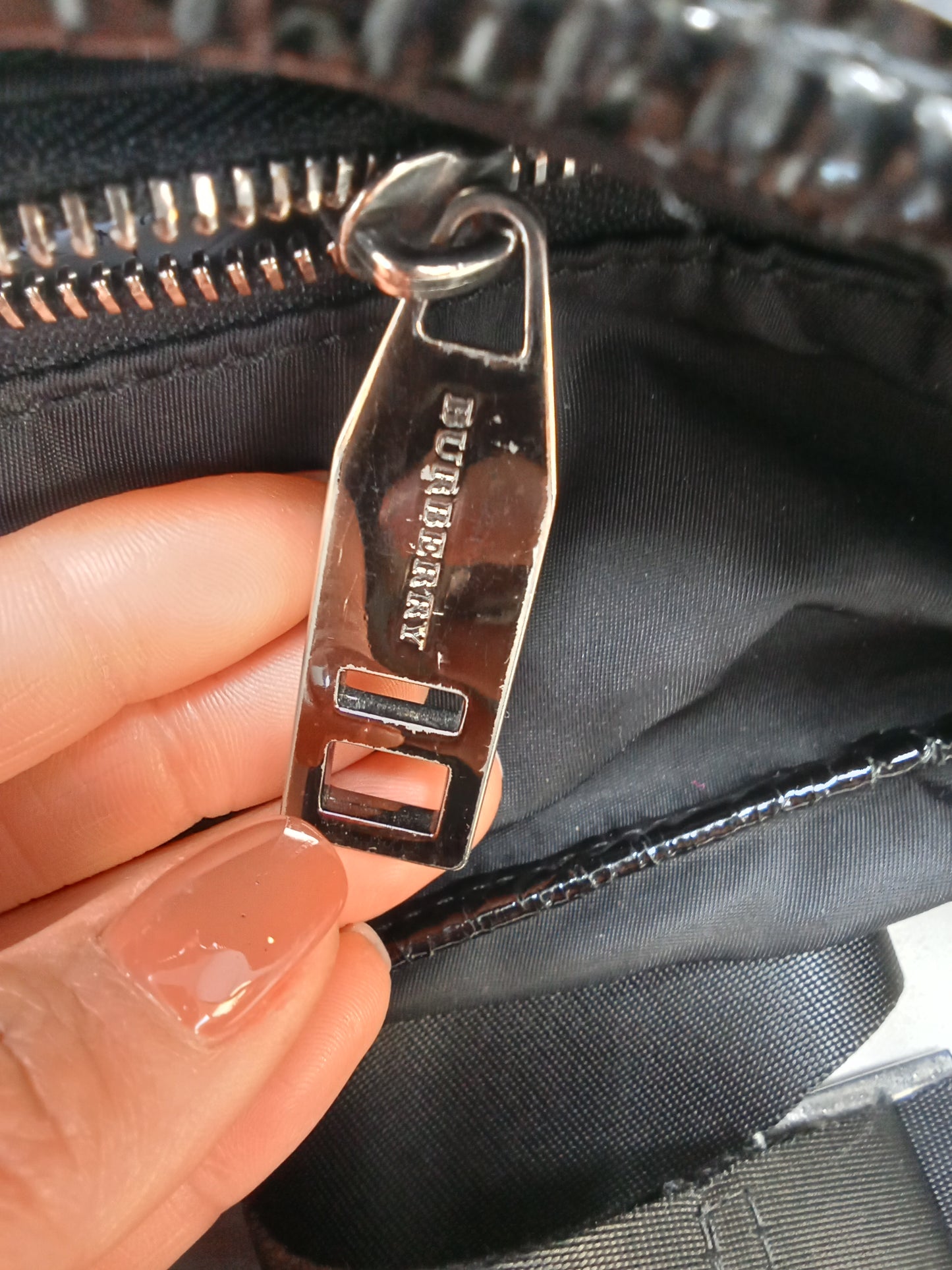 Burberry Borsa A Tracolla Nera In Nylon