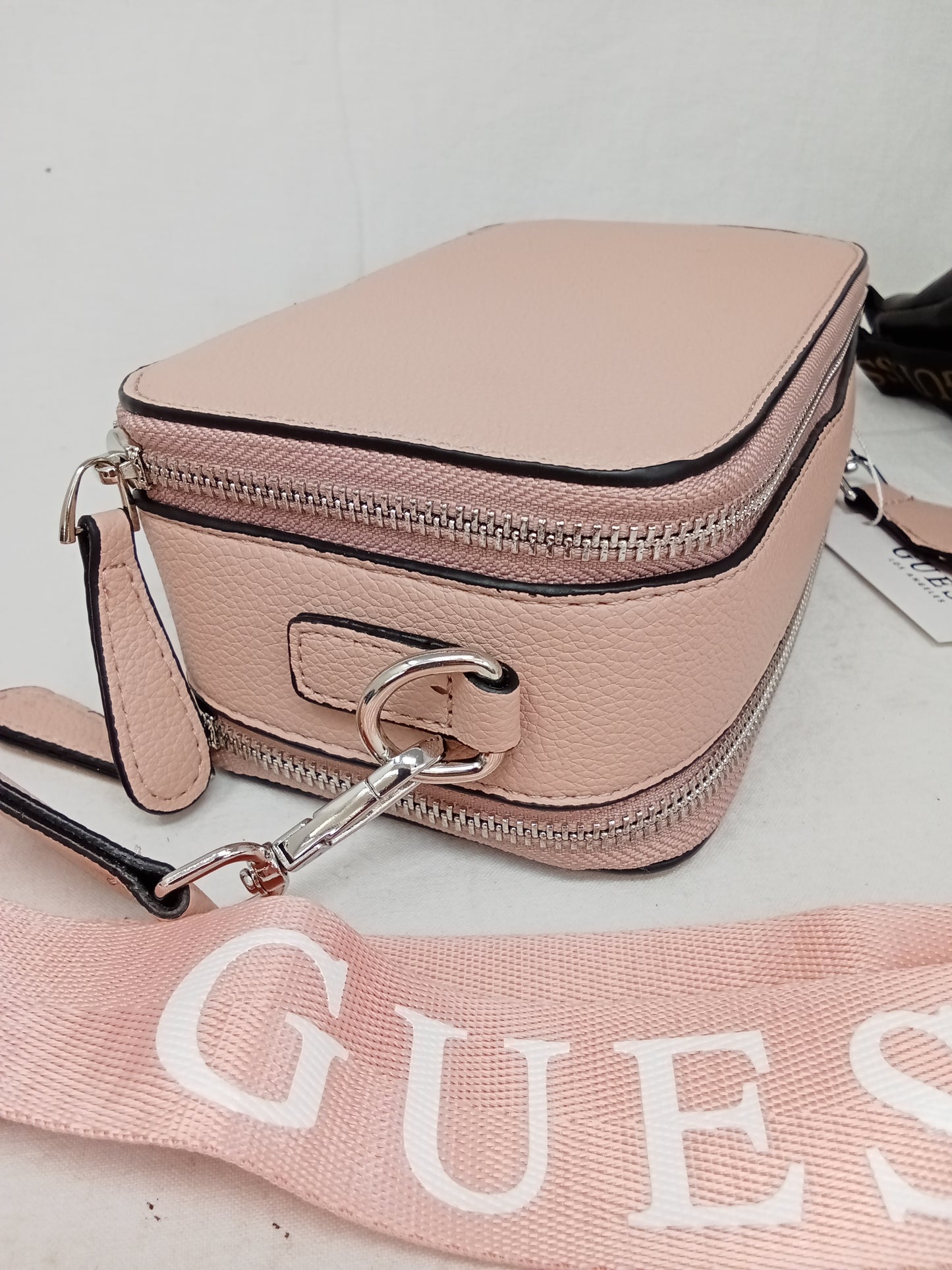 Guess Artemis Mini Borsa Rosa  A Tracolla Con Cinturino Regolabile E Chiusura Con Cerniera