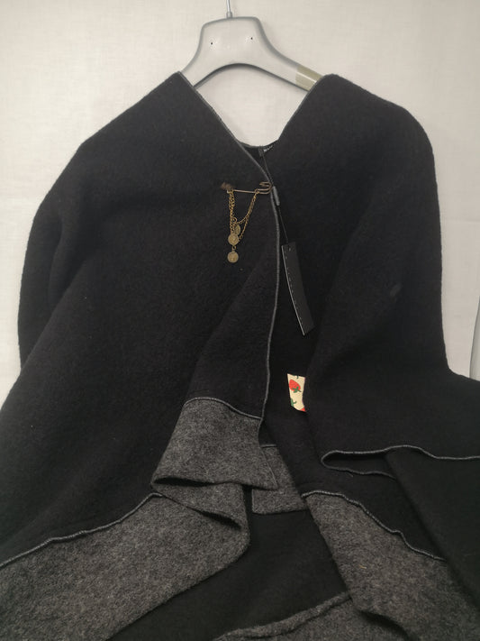 Made in Italy poncho in Lana Nero grigio